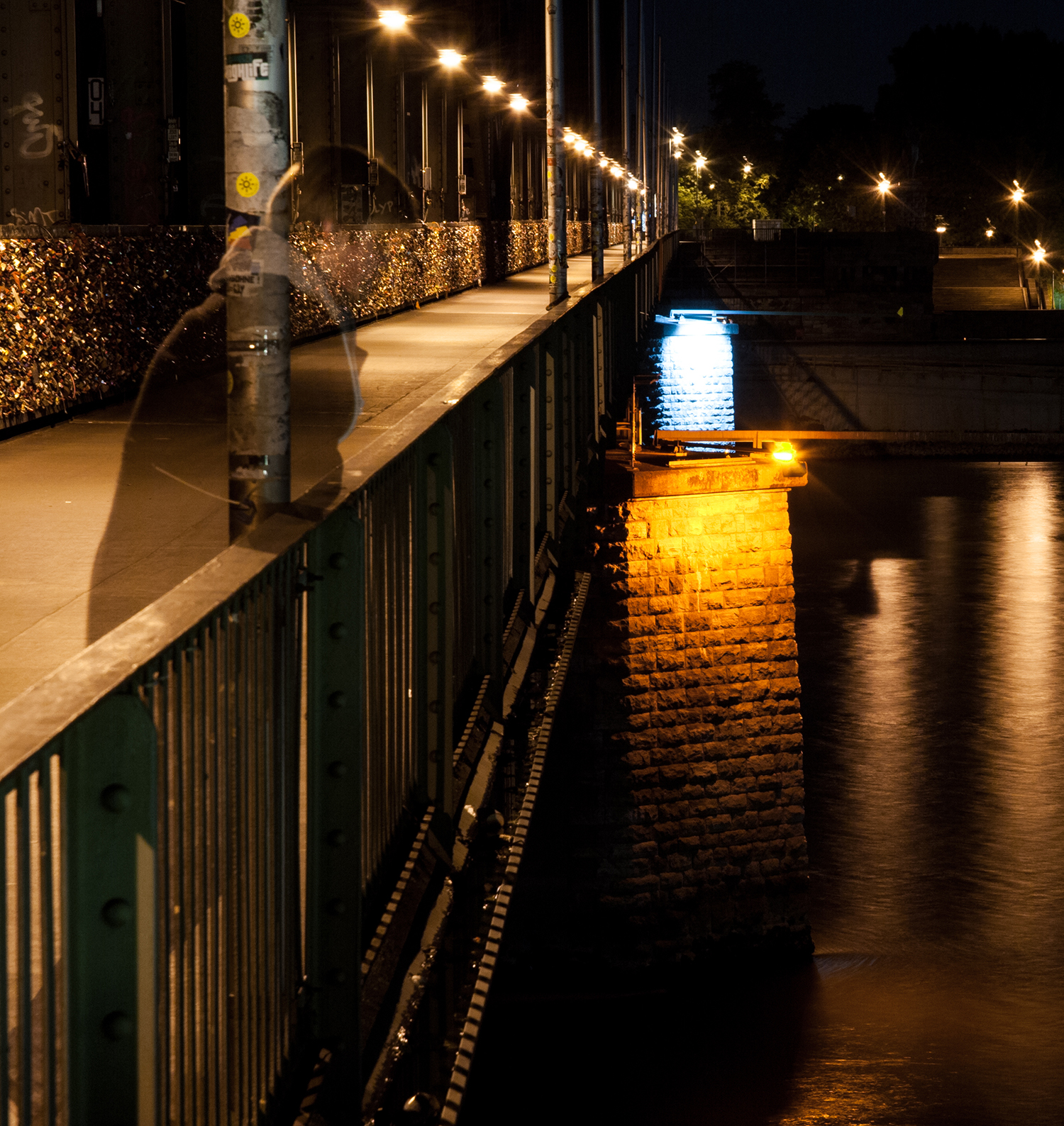 Hohenzollernbruecke Koeln.jpg